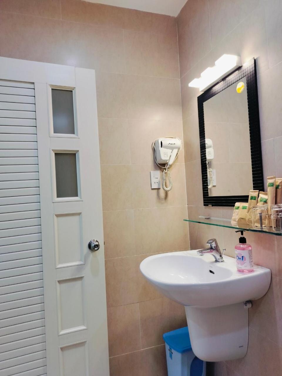 Adventure Hotel โฮจิมินห์ซิตี้ ภายนอก รูปภาพ